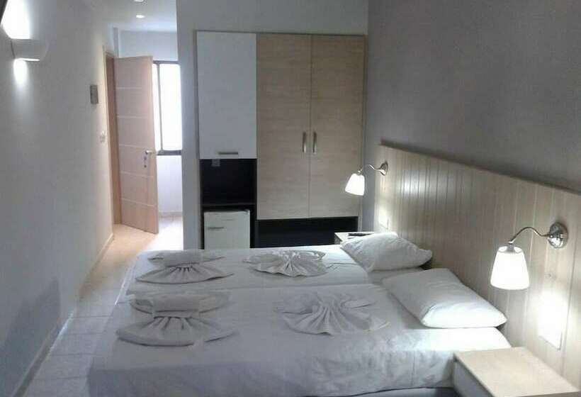 スタンダードトリプルルーム, Catherine