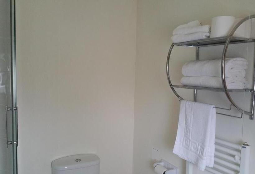 חדר משפחתי, The Begelly Arms