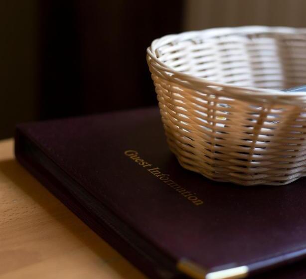 ジュニアスイート, New Inn