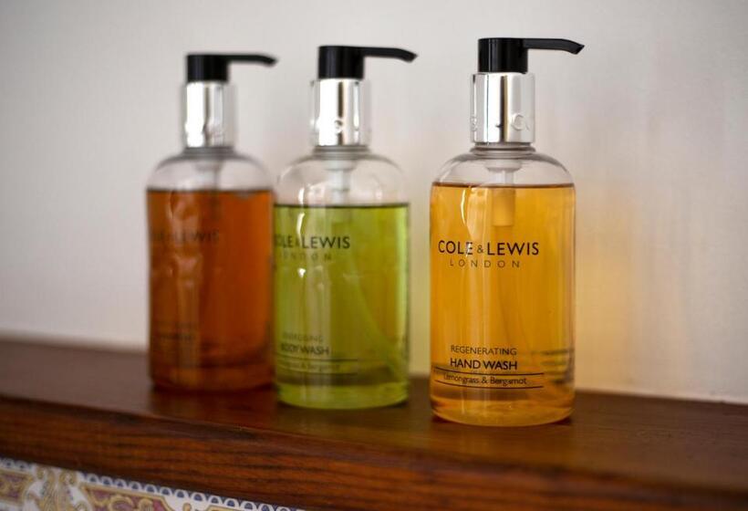 ジュニアスイート, New Inn