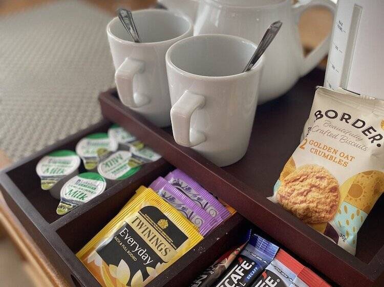 غرفة قياسية, The Trooper Inn