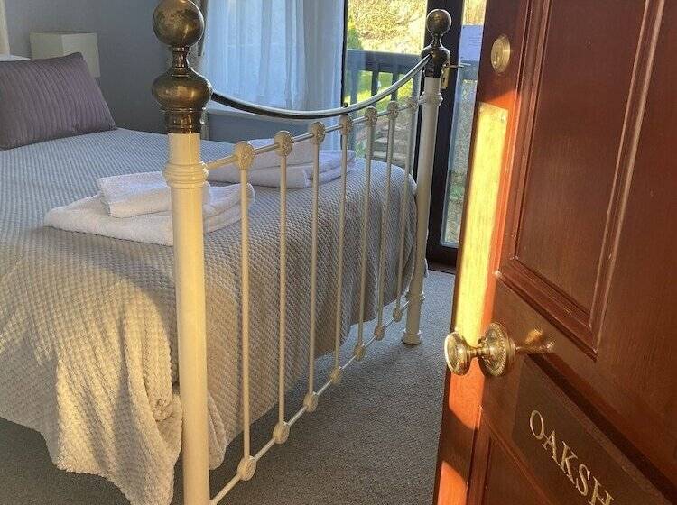 غرفة قياسية, The Trooper Inn