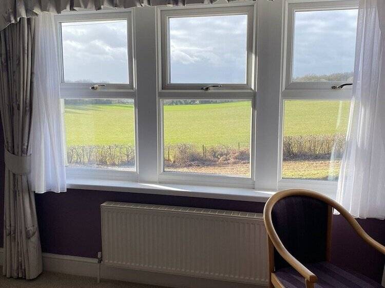 غرفة قياسية, The Trooper Inn