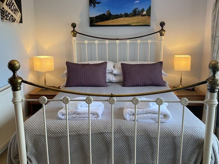 غرفة قياسية, The Trooper Inn