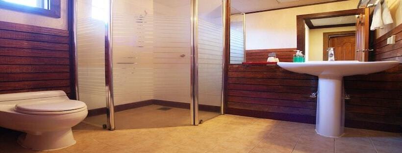 חדר משפחתי, Aewol Parkhill Village