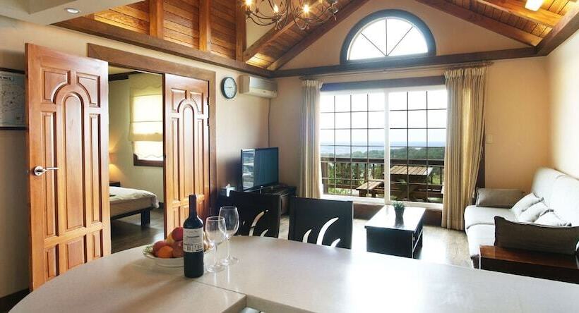 חדר משפחתי, Aewol Parkhill Village