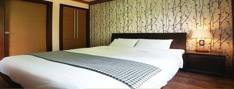 חדר משפחתי, Aewol Parkhill Village