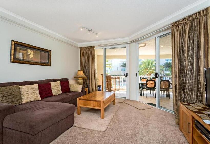 2 Bedroom Apartment with Views, Kirra Beach Apartments