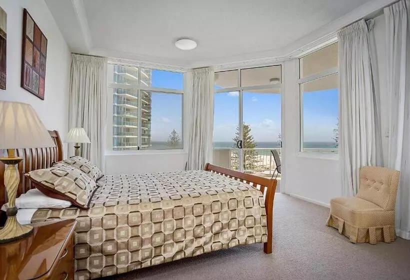 1 Bedroom Penthouse Apartment, Kirra Beach Apartments