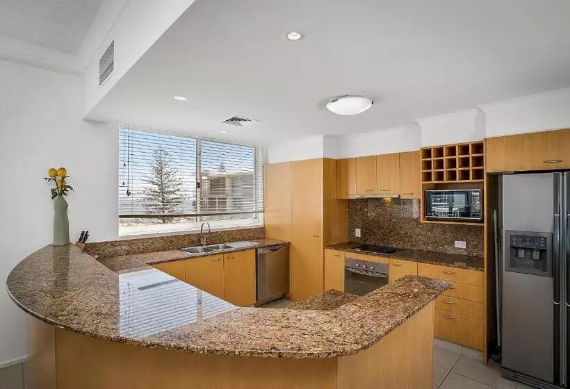 1 Bedroom Penthouse Apartment, Kirra Beach Apartments