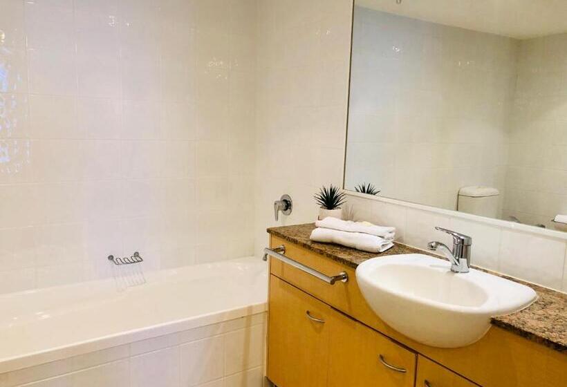 דירת חדר נוף לים, Kirra Beach Apartments