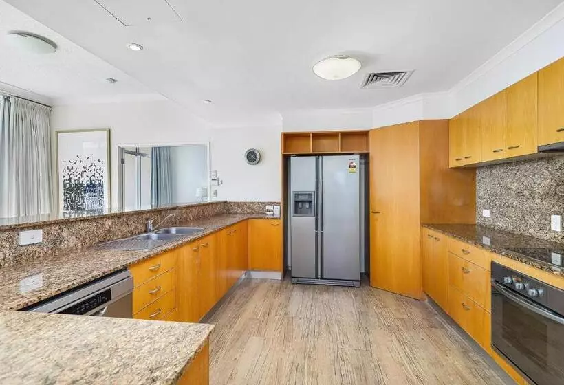 1 Bedroom Penthouse Apartment, Kirra Beach Apartments