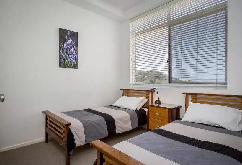 1 Bedroom Penthouse Apartment, Kirra Beach Apartments