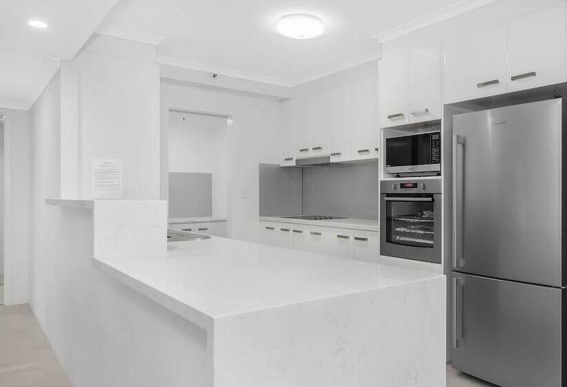 2 Bedroom Apartment Garden View, Oscar On Main Beach Resort