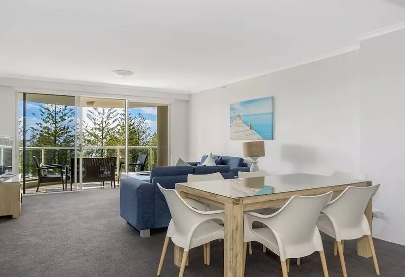 2 Bedroom Apartment Garden View, Oscar On Main Beach Resort