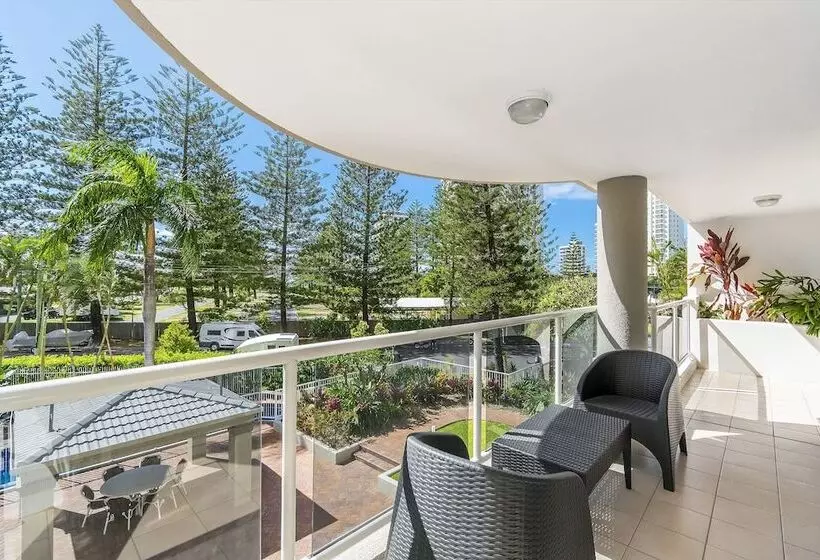 2 Bedroom Apartment Garden View, Oscar On Main Beach Resort
