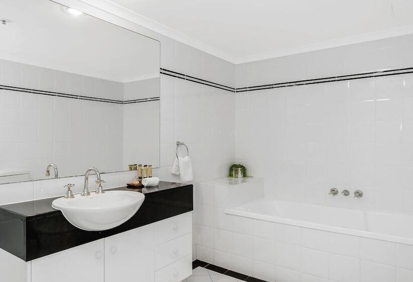 شقة غرفتين مطلة على البحر, Oscar On Main Beach Resort