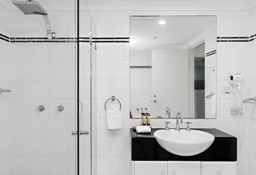 2 Bedroom Apartment Sea View, Oscar On Main Beach Resort