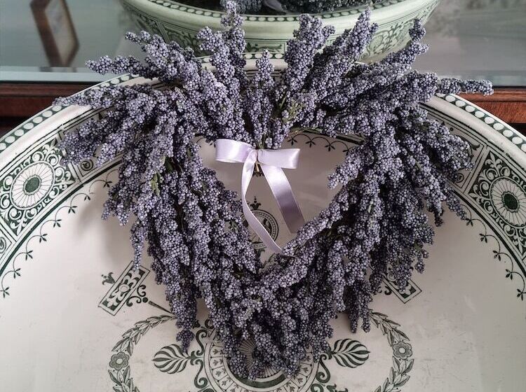 Номер Стандарт, Mostyn House