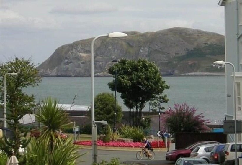 Номер Стандарт, Mostyn House