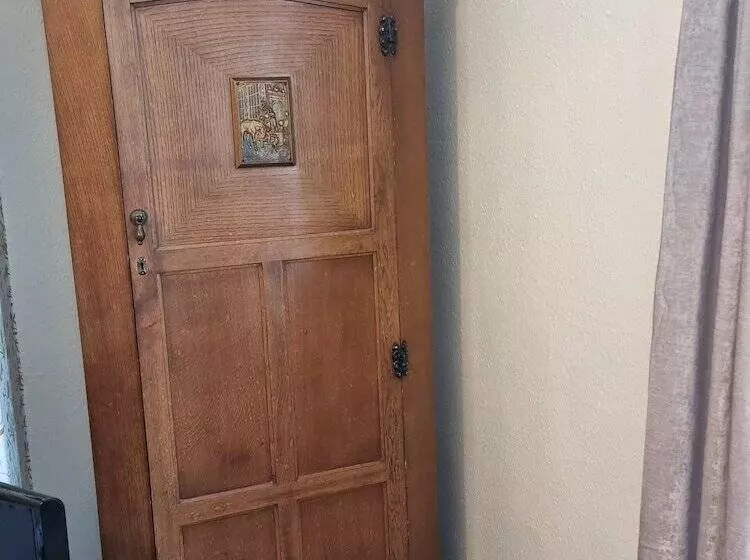 اتاق استاندارد, Mostyn House