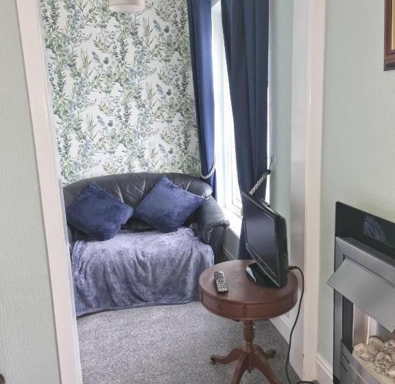 Номер Стандарт, Mostyn House