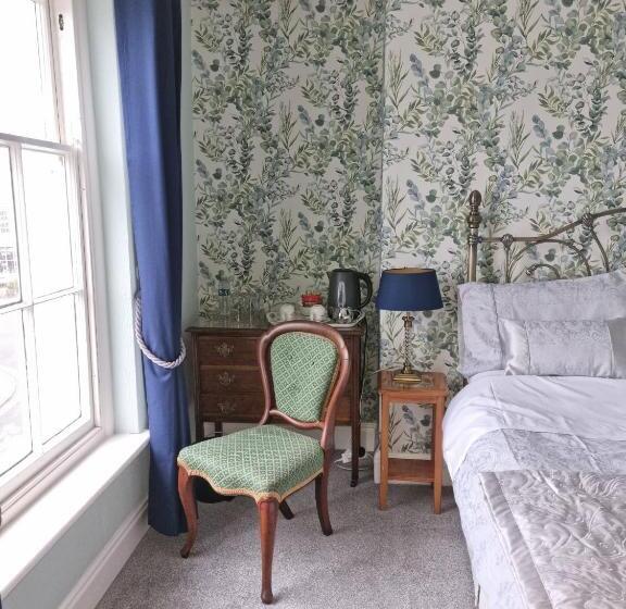 Номер Стандарт, Mostyn House