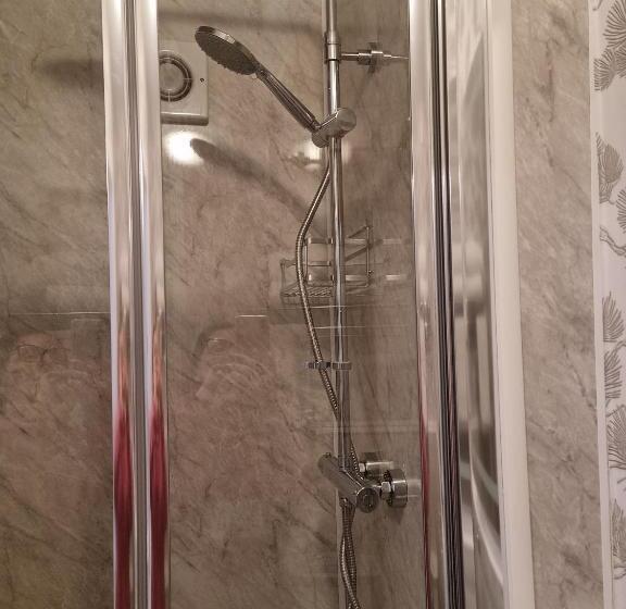 Номер Стандарт, Mostyn House