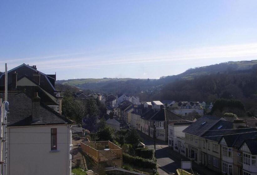 اتاق استاندارد با چشمانداز, Saffron House