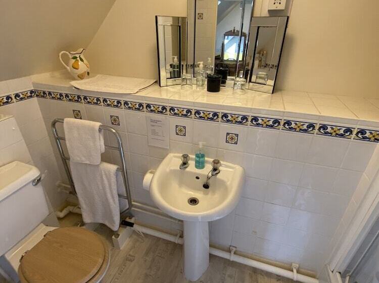 غرفة قياسية, Yallands Farmhouse