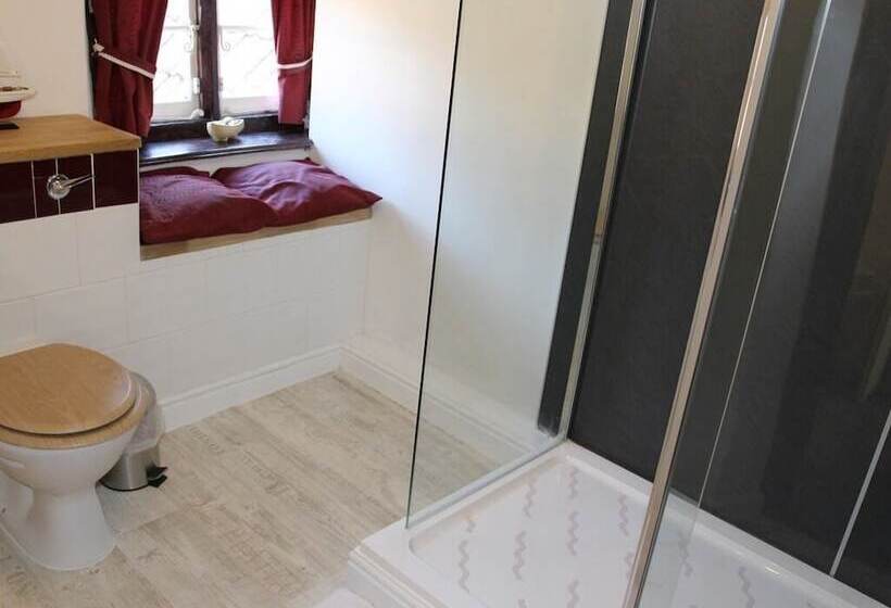 غرفة قياسية ثلاثية, Yallands Farmhouse