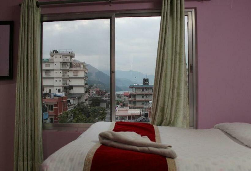 חדר משפחתי, Snow Leopard