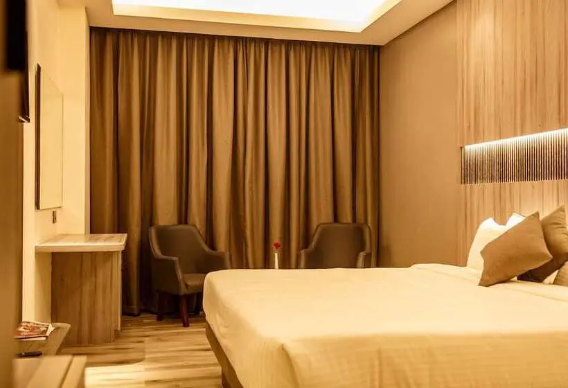 Deluxe Room, Galore Inn