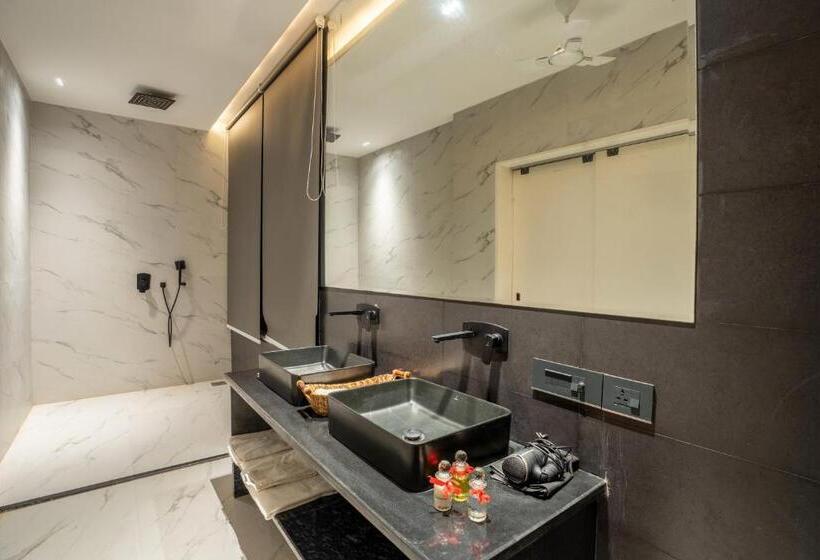 スーペリアースイート, Rasa Luxé