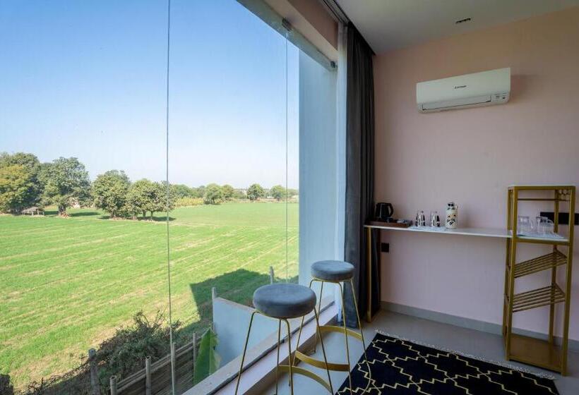 スーペリアースイート, Rasa Luxé