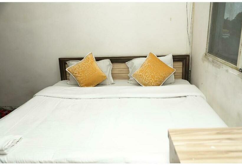 חדר דלוקס, Fabexpress Vinayak