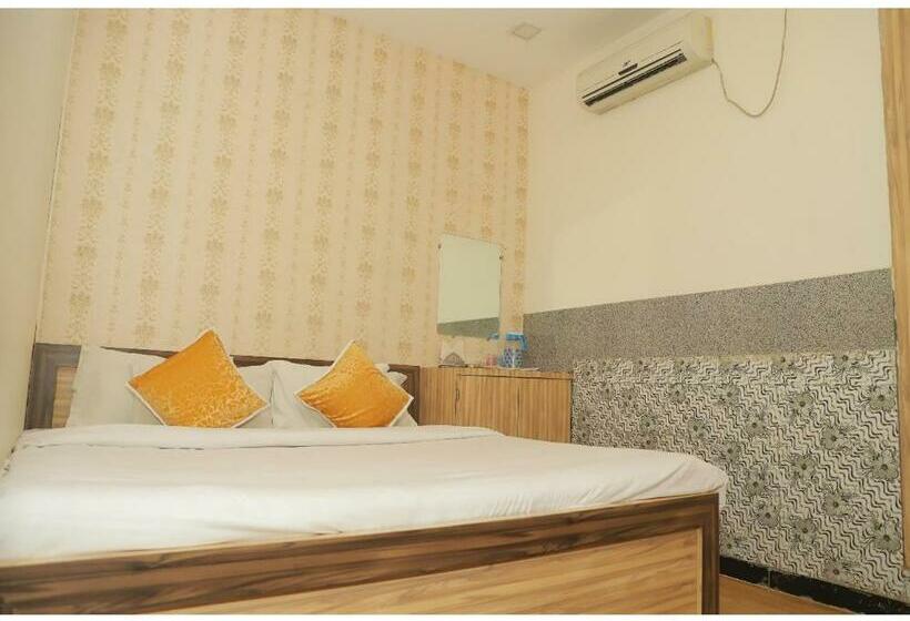 Quarto Deluxe, Fabexpress Vinayak