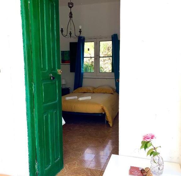 스탠다드 트리픔 룸 공동욕실, La Casita