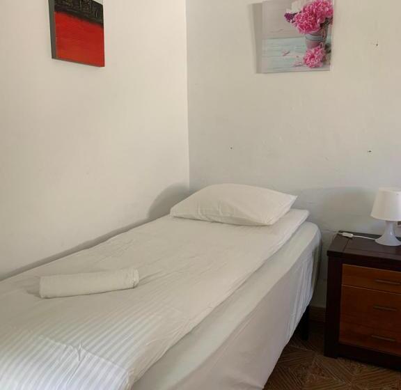 스탠다드 트리픔 룸 공동욕실, La Casita