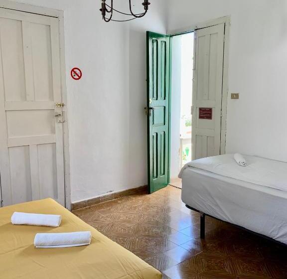 스탠다드 트리픔 룸 공동욕실, La Casita