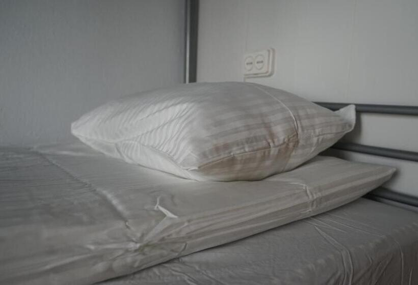 공동 객실, La Casita