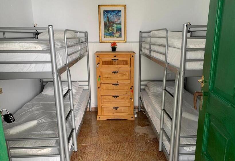 공동 객실, La Casita