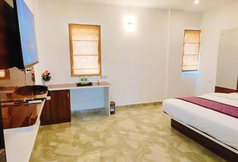 Полулюкс, Keerthis Royal Suites Kempegowda International Airport