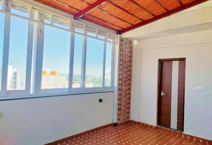 Полулюкс, Keerthis Royal Suites Kempegowda International Airport