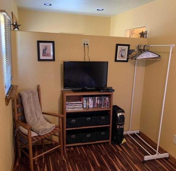 标准间, Bandera Stronghold  Red Cloud Cabin