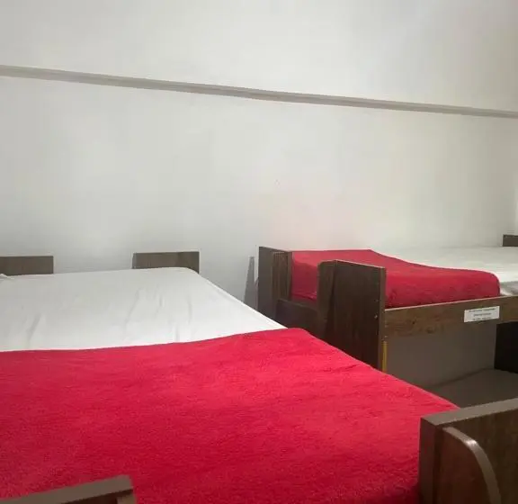 Standard Neljän Hengen Huone, Savassi Hostel