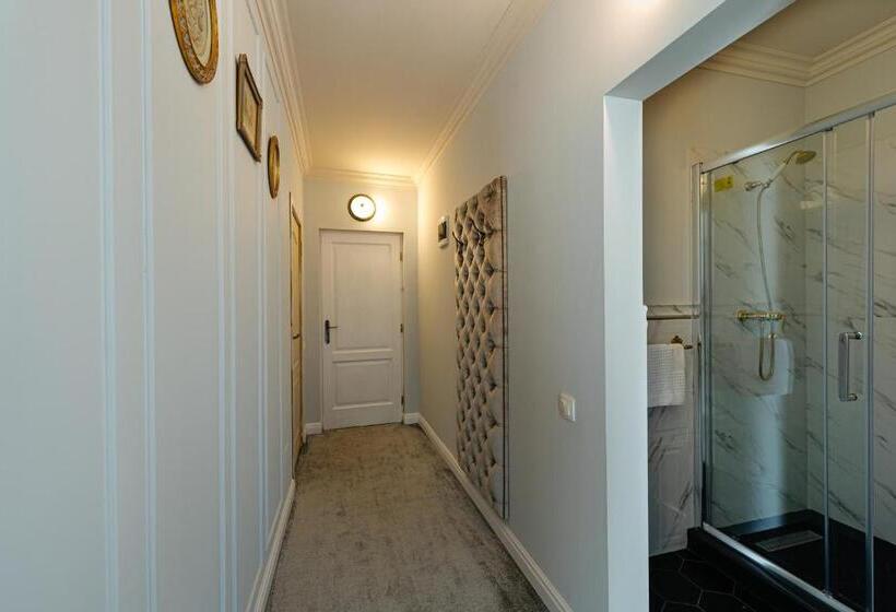 Superior Rum, Ateneea Luxury Rooms