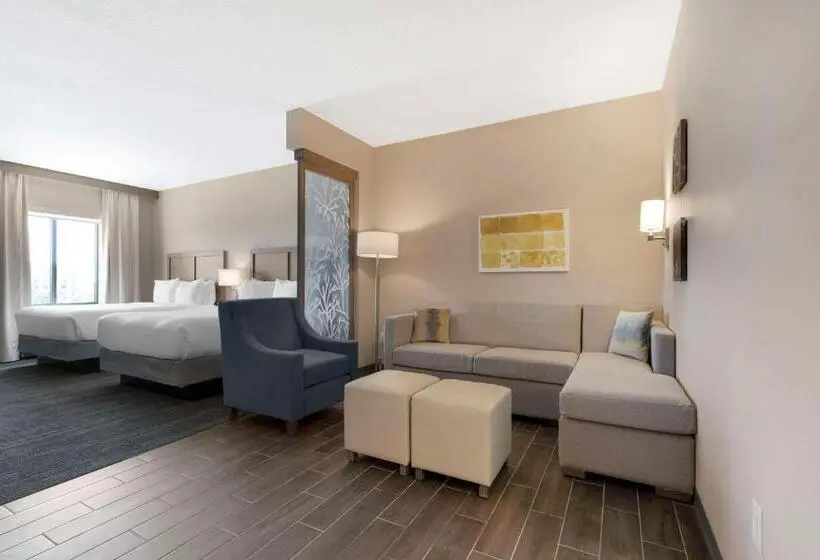 Suite Queen Bed