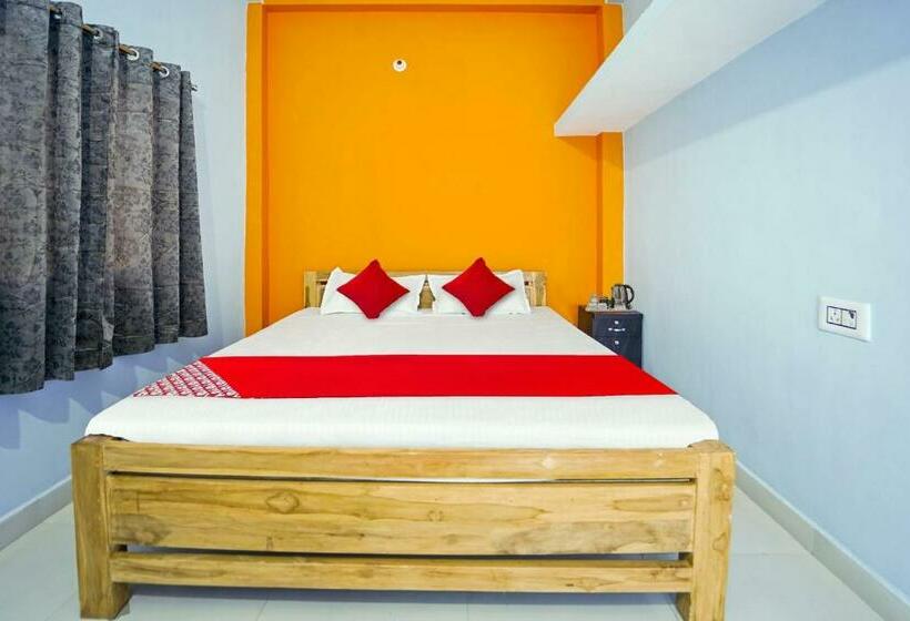 חדר קלאסי לשלושה, Flagship Youngsky