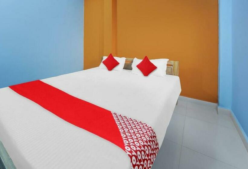 חדר קלאסי לשלושה, Flagship Youngsky